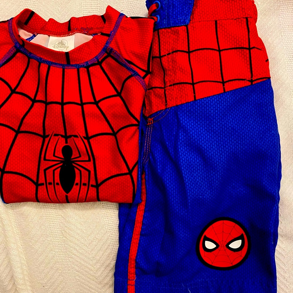 Spiderman swimsuit and rashguard boy size 7/8